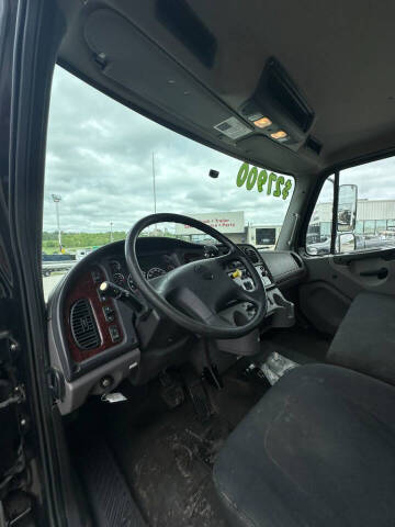 2017 Freightliner M2 106