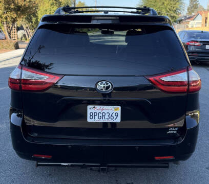 2017 Toyota Sienna XLE 7-Passenger