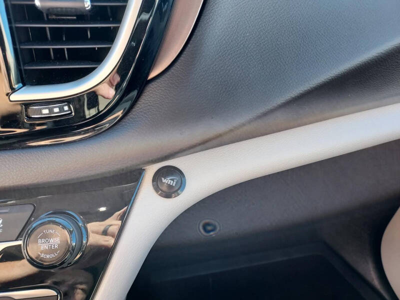 2022 Chrysler Voyager LX