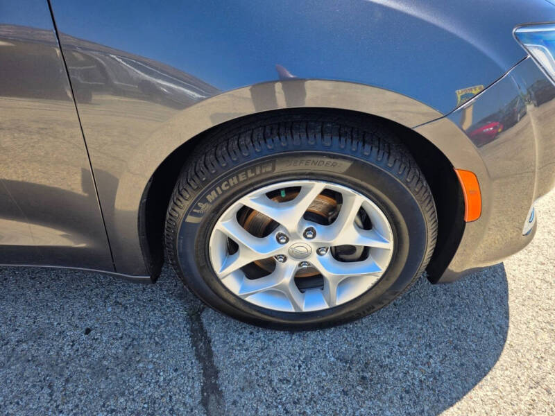 2017 Chrysler Pacifica Touring-L