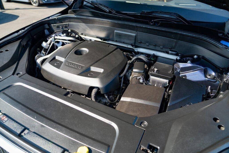 2017 Volvo XC90 T6 Momentum