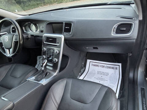 2016 Volvo V60 Cross Country T5