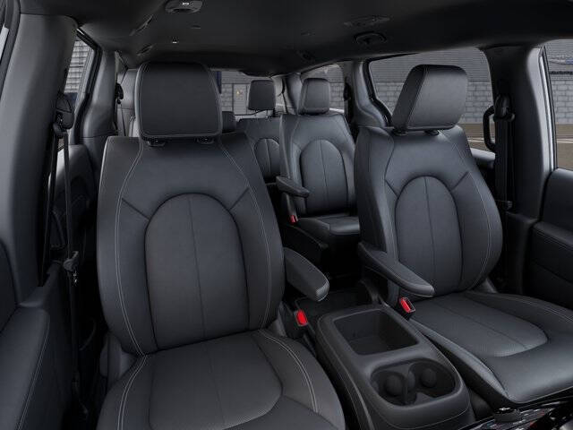 2027 Chrysler Pacifica LX