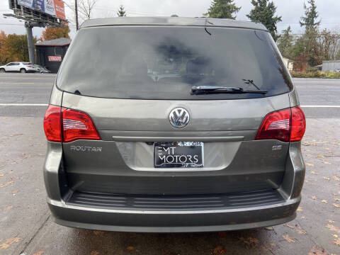 2010 Volkswagen Routan SE