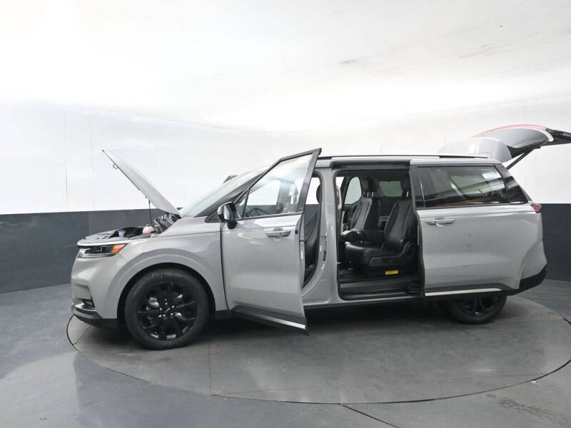 2023 Kia Carnival SX