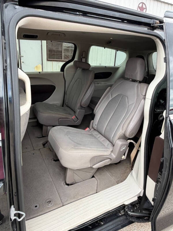 2017 Chrysler Pacifica Touring-L