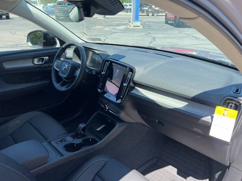 2026 Volvo XC40 B5 Core