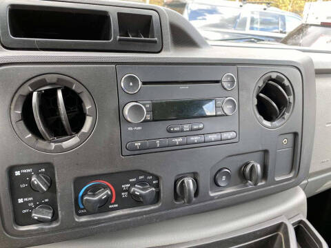 2013 Ford E-Series E-350 SD XLT