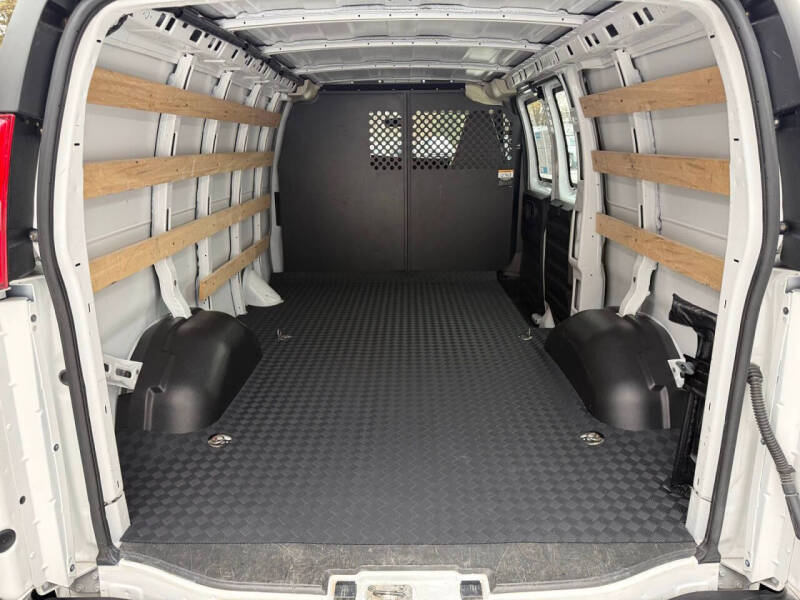 2023 GMC Savana 2500