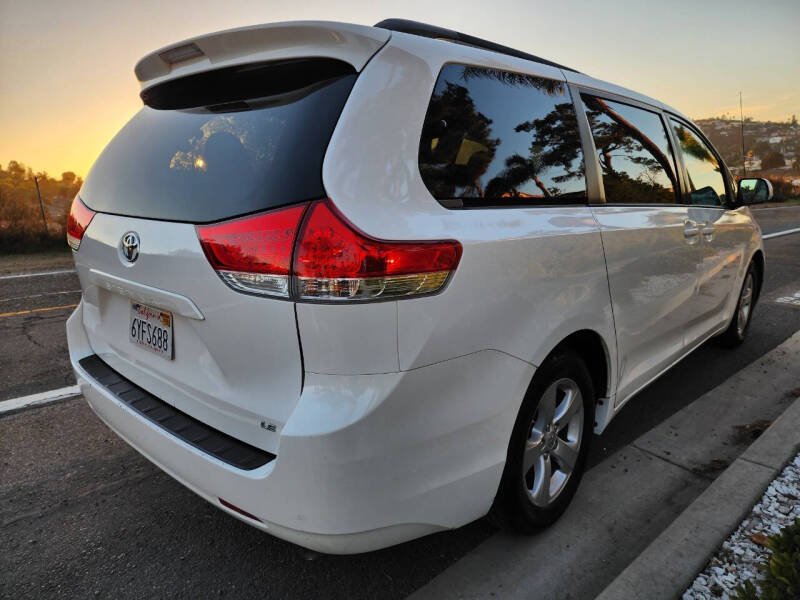 2013 Toyota Sienna LE 8-Passenger