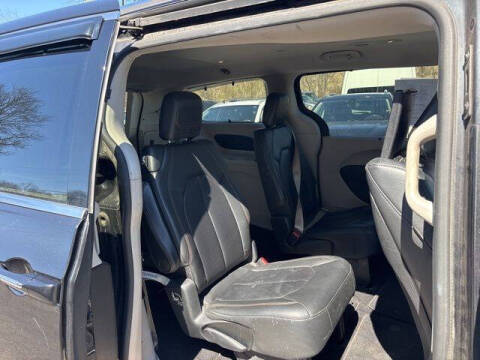 2017 Chrysler Pacifica Touring-L Plus