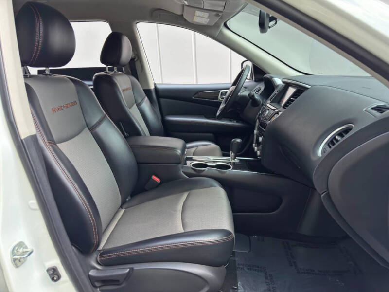 2020 Nissan Pathfinder SV