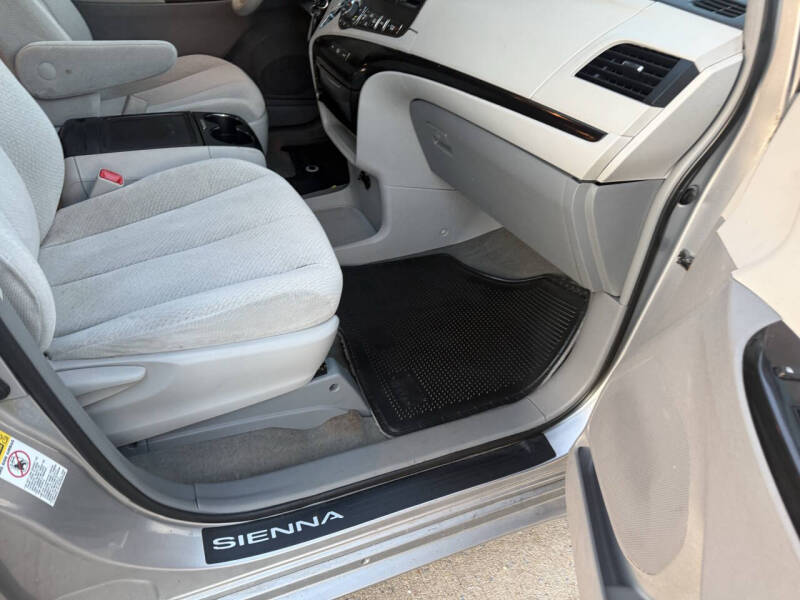 2013 Toyota Sienna LE 7-Passenger Auto Access Seat