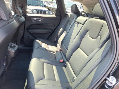 2023 Volvo XC60 B5 Plus Dark Theme