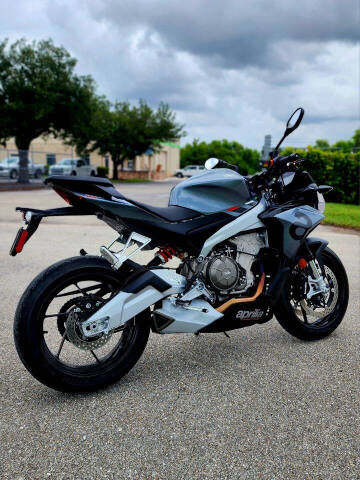 2023 Aprilia Tuono 660