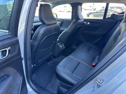 2025 Volvo XC40 B5 Core Bright Theme