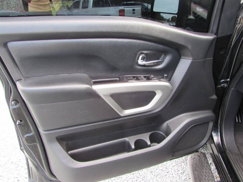 2017 Nissan Titan SV