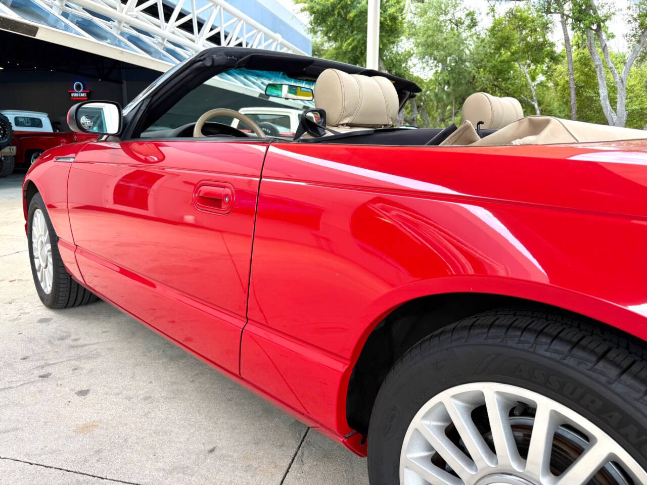 2005 Ford Thunderbird 14
