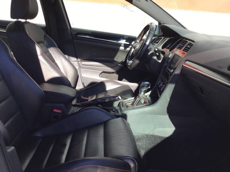 2017 Volkswagen Golf GTI SE