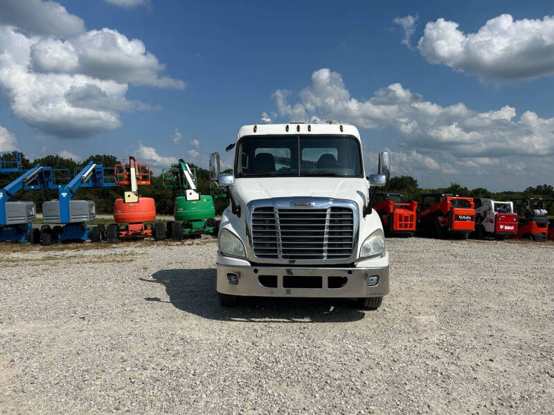 2012 Freightliner Cascadia 113 Semi Truck