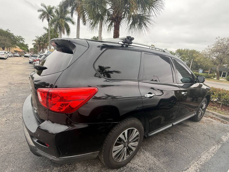 2017 Nissan Pathfinder SV