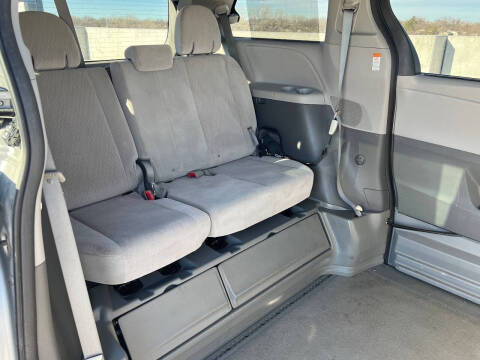 2015 Toyota Sienna LE Mobility 7-Passenger