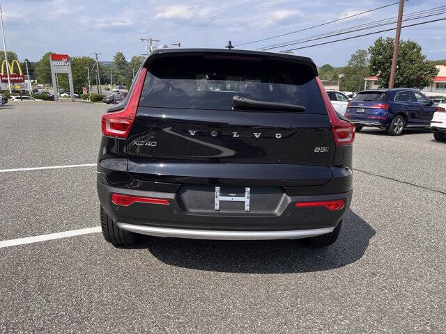 2025 Volvo XC40 B5 Core Bright Theme