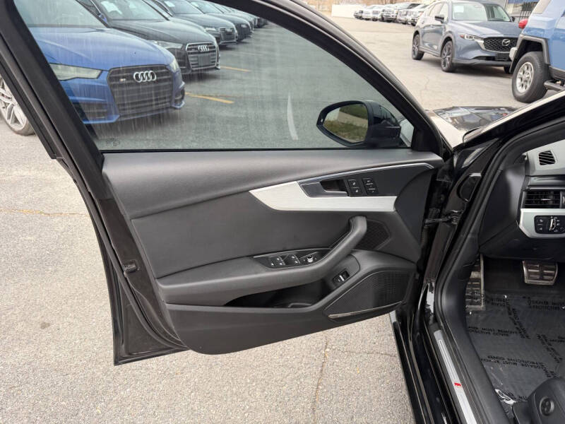 2017 Audi A4 2.0T quattro Prestige