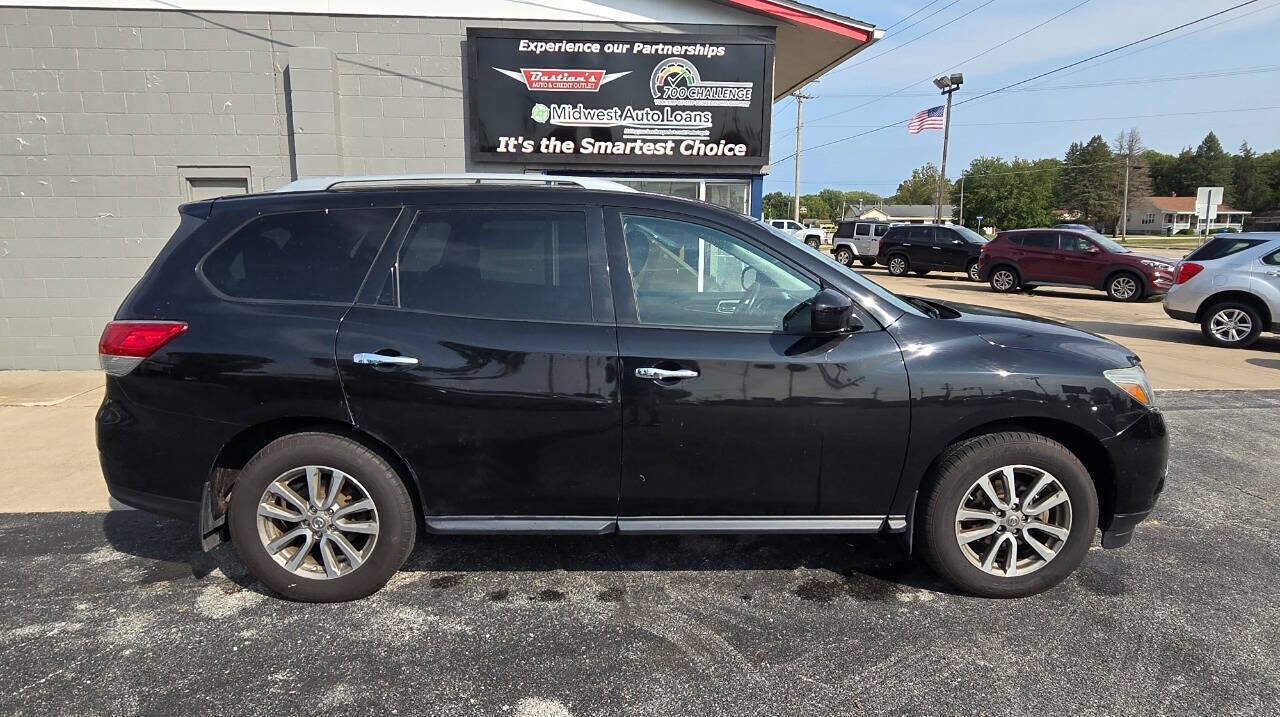 2015 Nissan Pathfinder for sale at Midwest Auto Loans in Davenport, IA