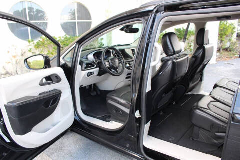 2022 Chrysler Pacifica Touring L