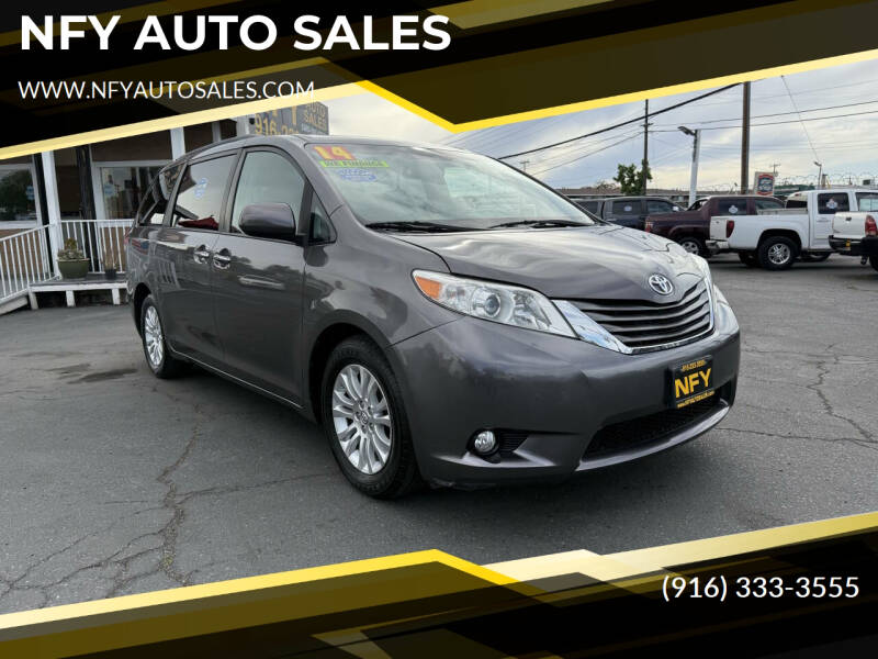 2014 Toyota Sienna XLE 7-Passenger Auto Access Seat