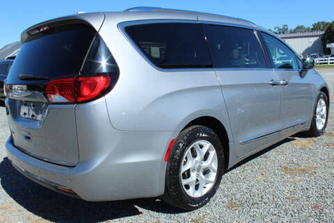 2017 Chrysler Pacifica Touring-L Plus