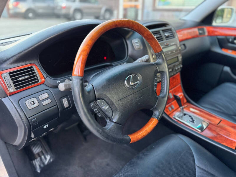 2004 Lexus LS 430