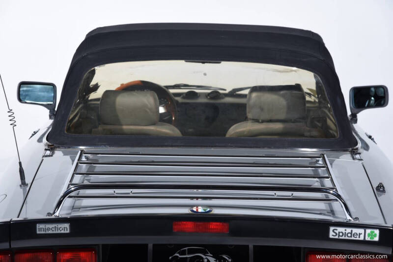 1987 Alfa Romeo Spider Quadrifoglio