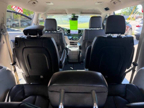 2022 Chrysler Pacifica Touring L
