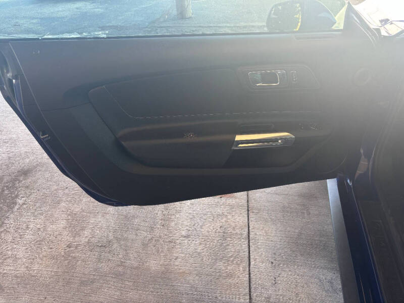 2016 Ford Mustang V6