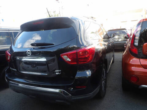 2017 Nissan Pathfinder SV