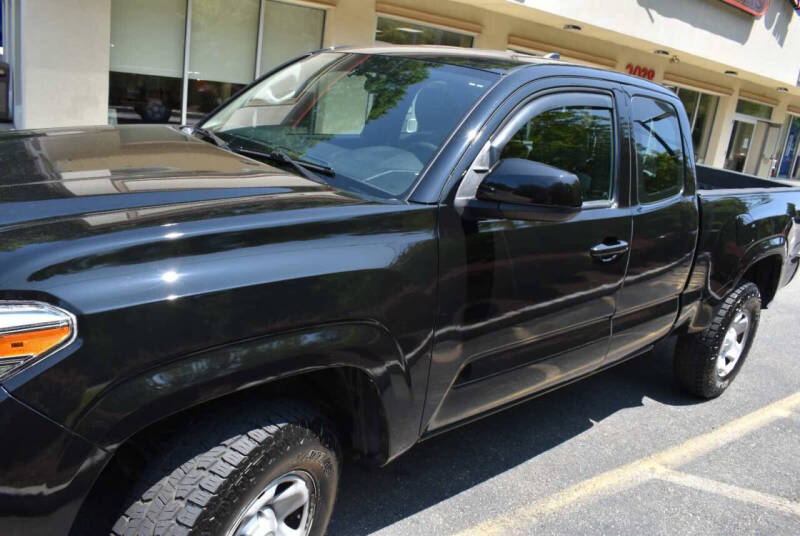 2017 Toyota Tacoma SR
