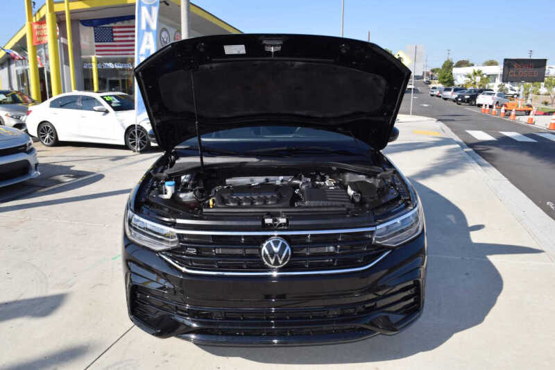 2023 Volkswagen Tiguan SE R-Line Black
