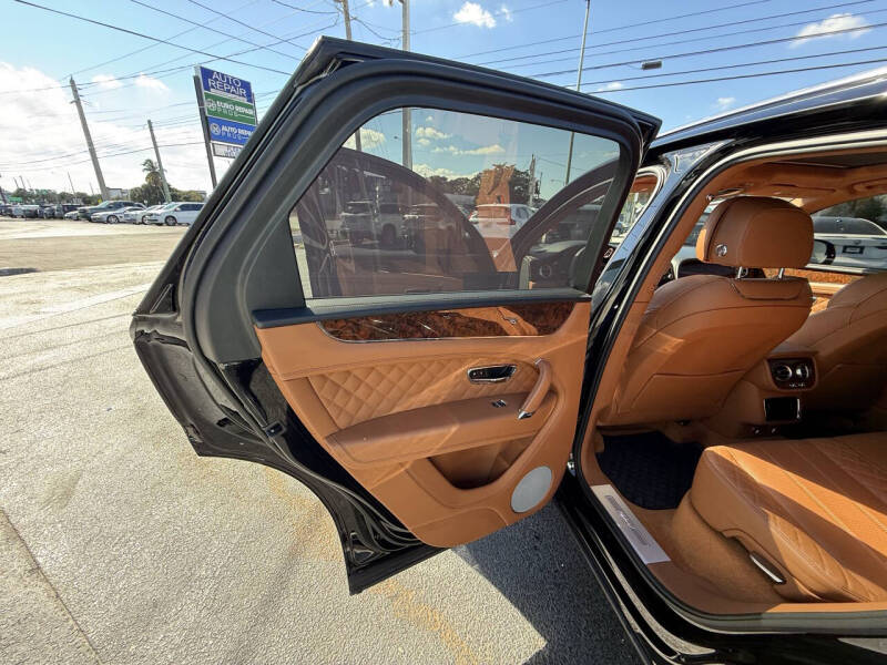 2020 Bentley Bentayga Hybrid