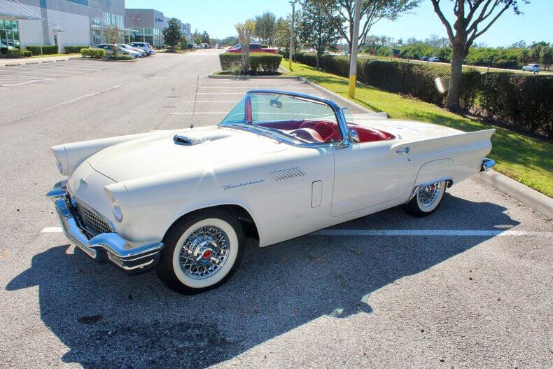 1957 Ford Thunderbird