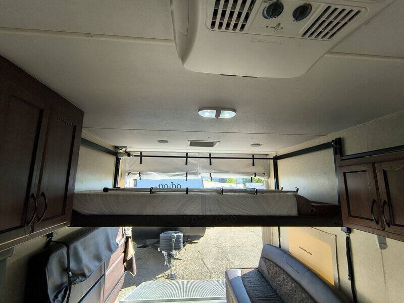 2015 Pacific Coachworks POWERLITE 19EX