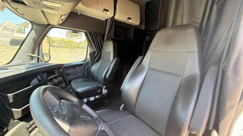 2023 Freightliner Cascadia