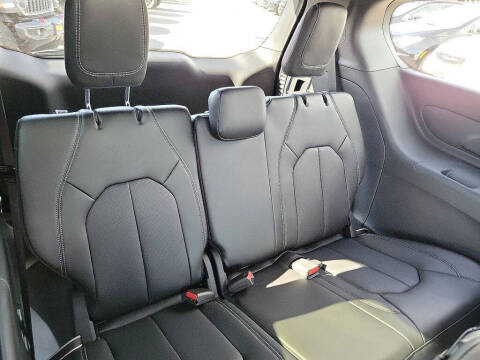 2025 Chrysler Voyager LX