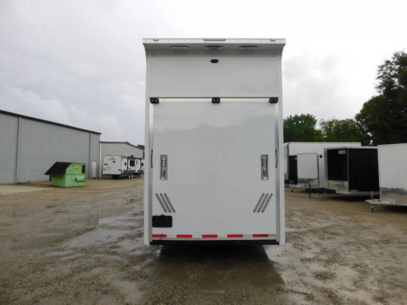 2025 United Trailers USH 28' Stacker Race Trailer L