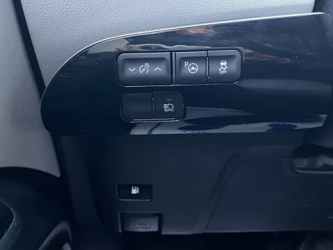 2022 Toyota Prius LE