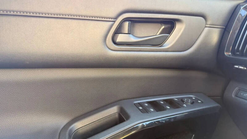 2024 Nissan Pathfinder SV