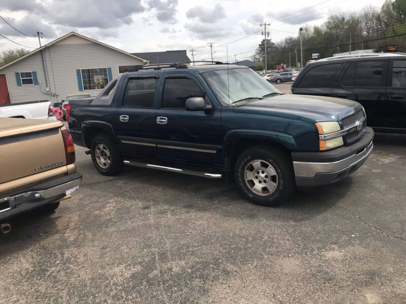 2005 Chevrolet Avalanche for sale at Billy's Auto Sales in Lexington TN