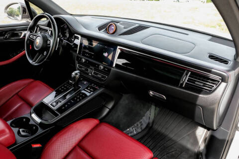2023 Porsche Macan T