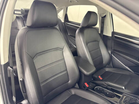 2019 Volkswagen Passat SE R-Line